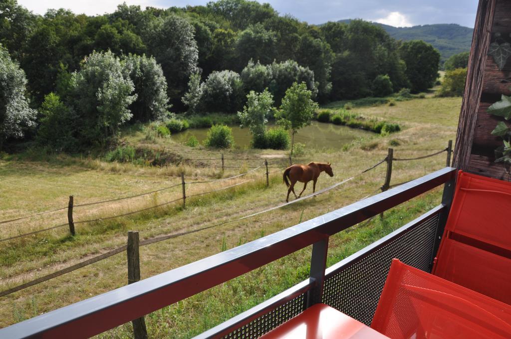 La Bergerie Acomodação com café da manhã Pollionnay Exterior foto